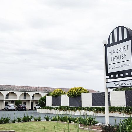 Harriet House Tumut Motel Bagian luar foto