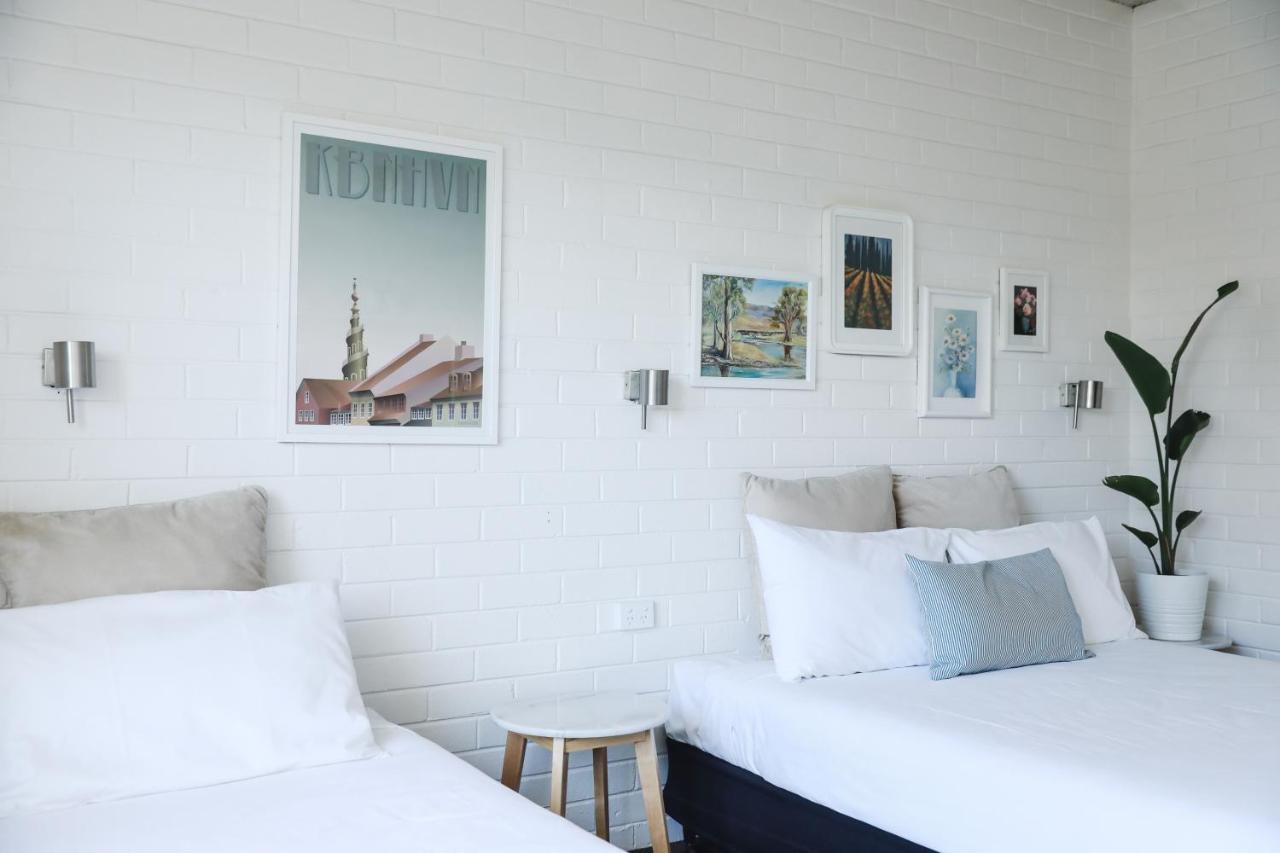 Harriet House Tumut Motel Bagian luar foto