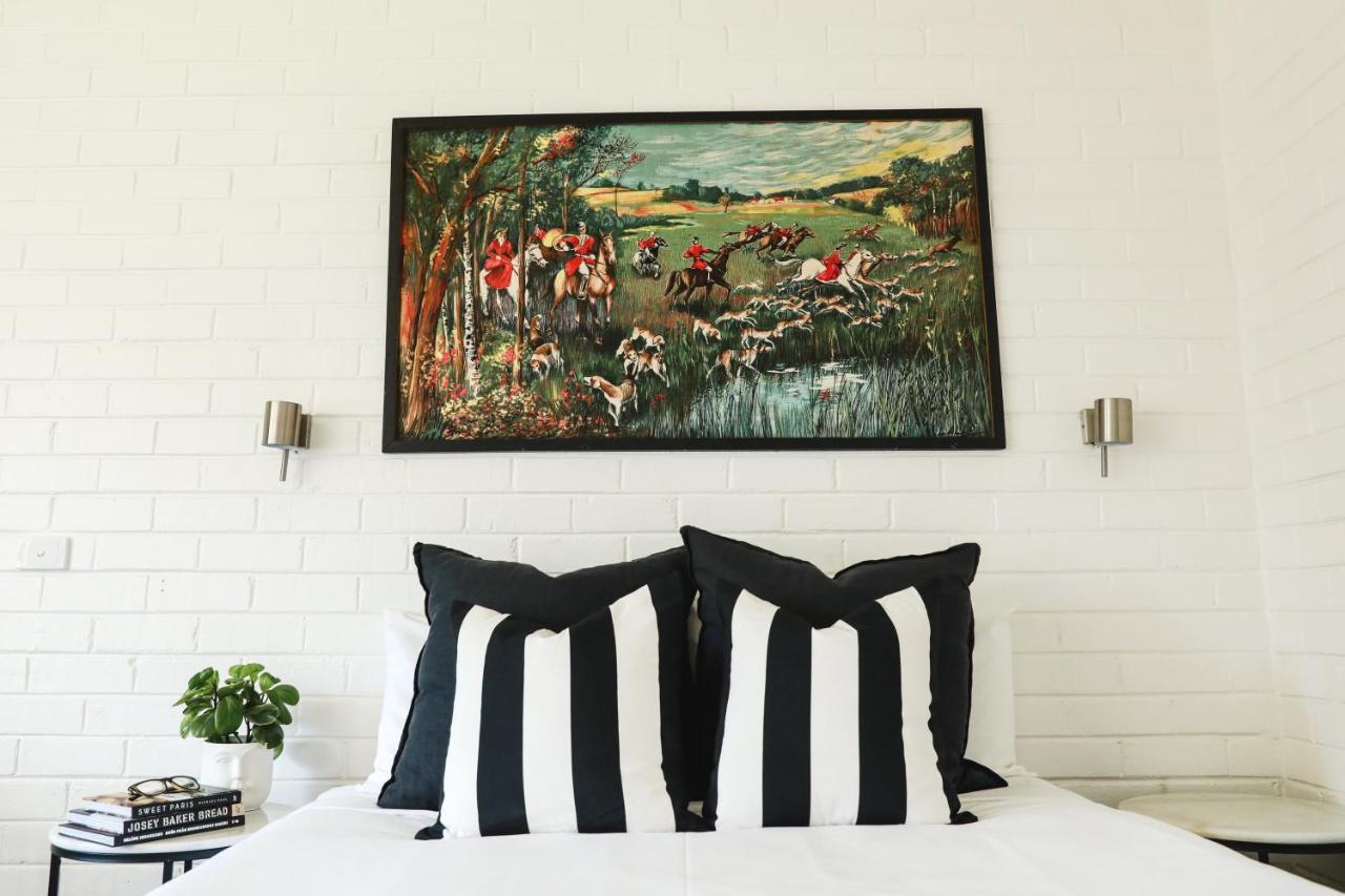Harriet House Tumut Motel Bagian luar foto