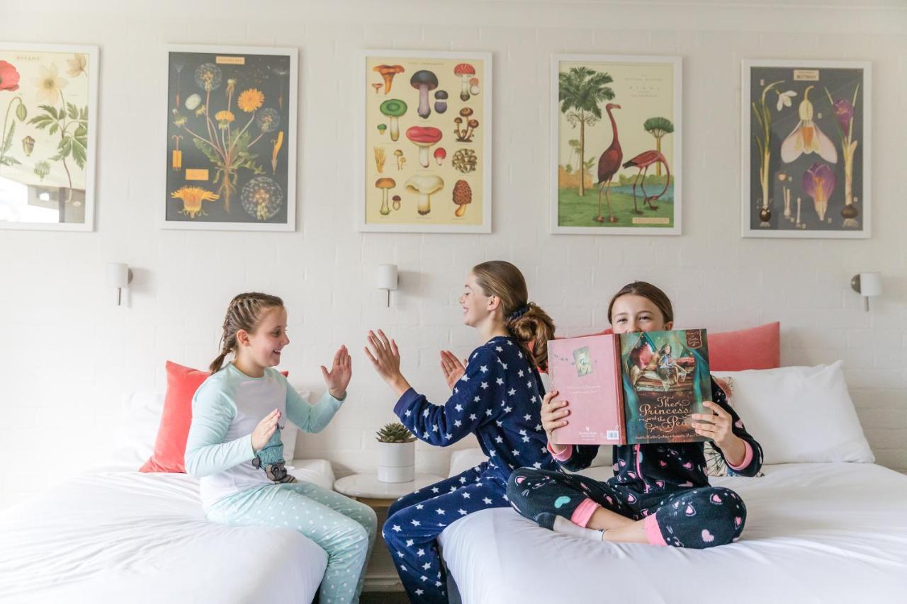 Harriet House Tumut Motel Bagian luar foto