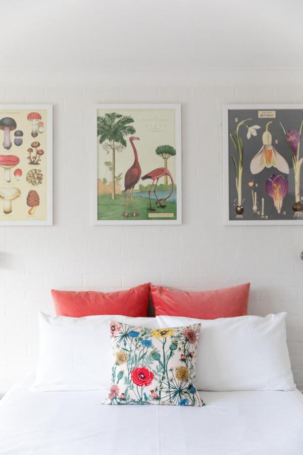 Harriet House Tumut Motel Bagian luar foto