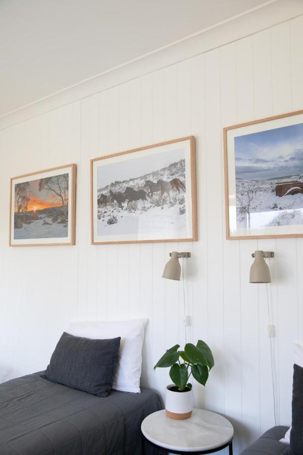 Harriet House Tumut Motel Bagian luar foto