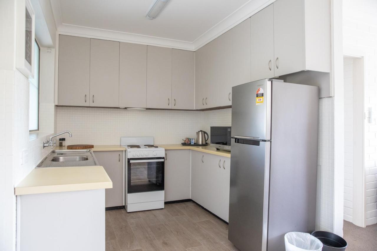 Harriet House Tumut Motel Bagian luar foto