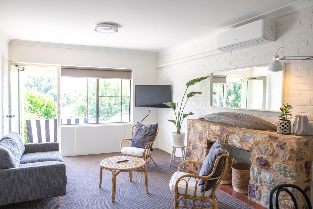 Harriet House Tumut Motel Bagian luar foto