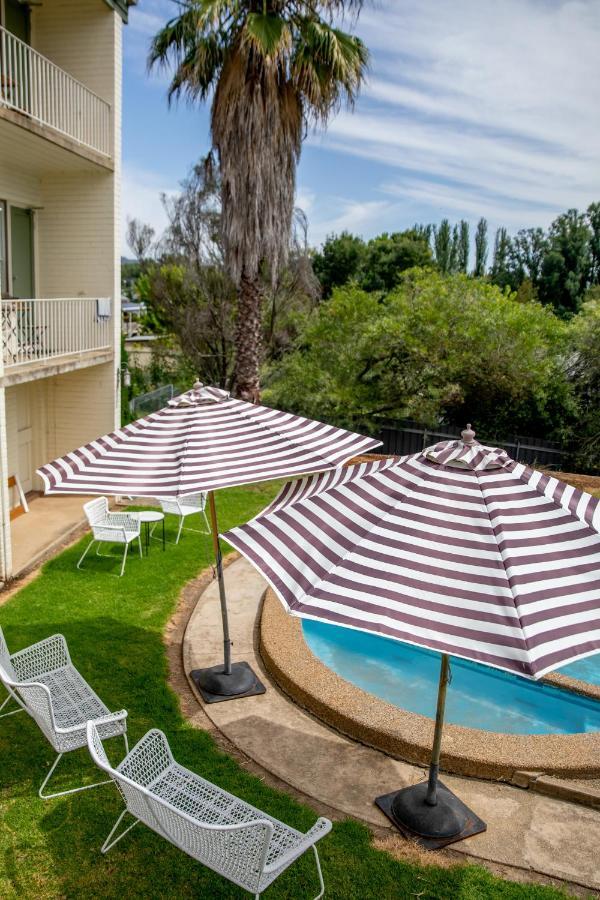 Harriet House Tumut Motel Bagian luar foto