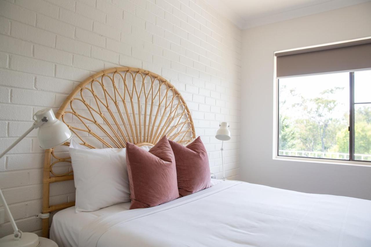 Harriet House Tumut Motel Bagian luar foto