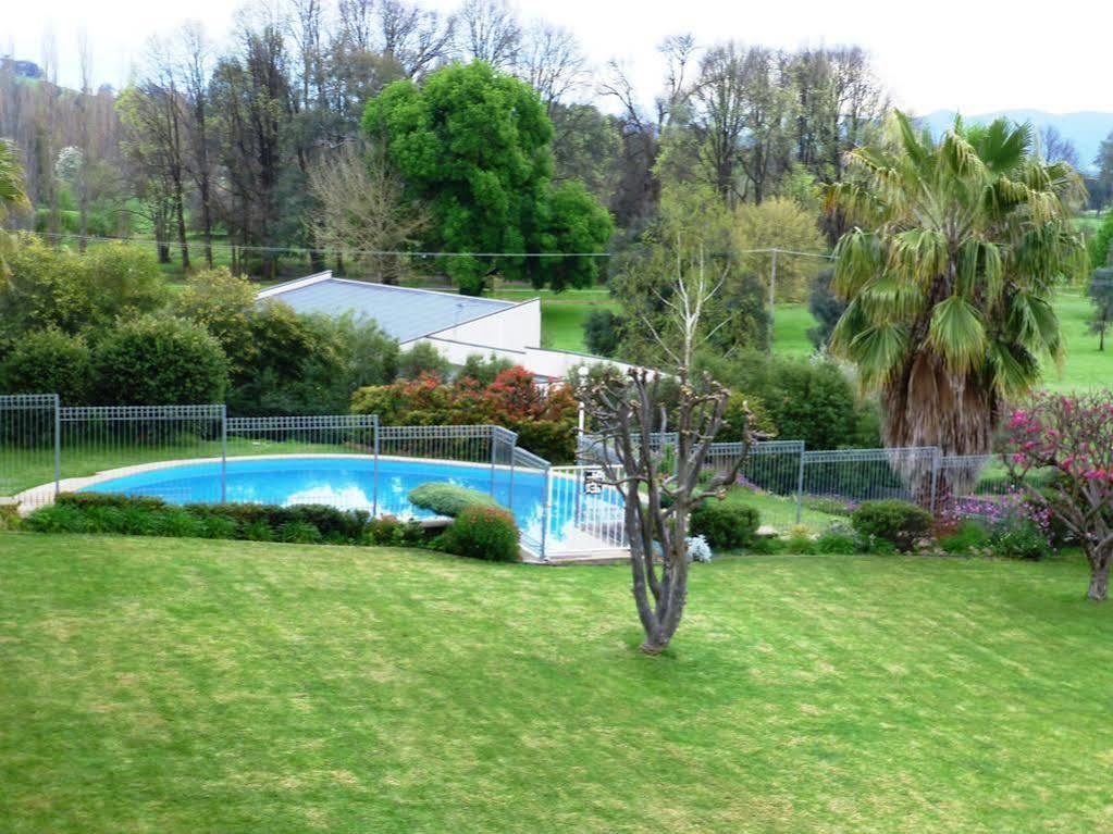 Harriet House Tumut Motel Bagian luar foto