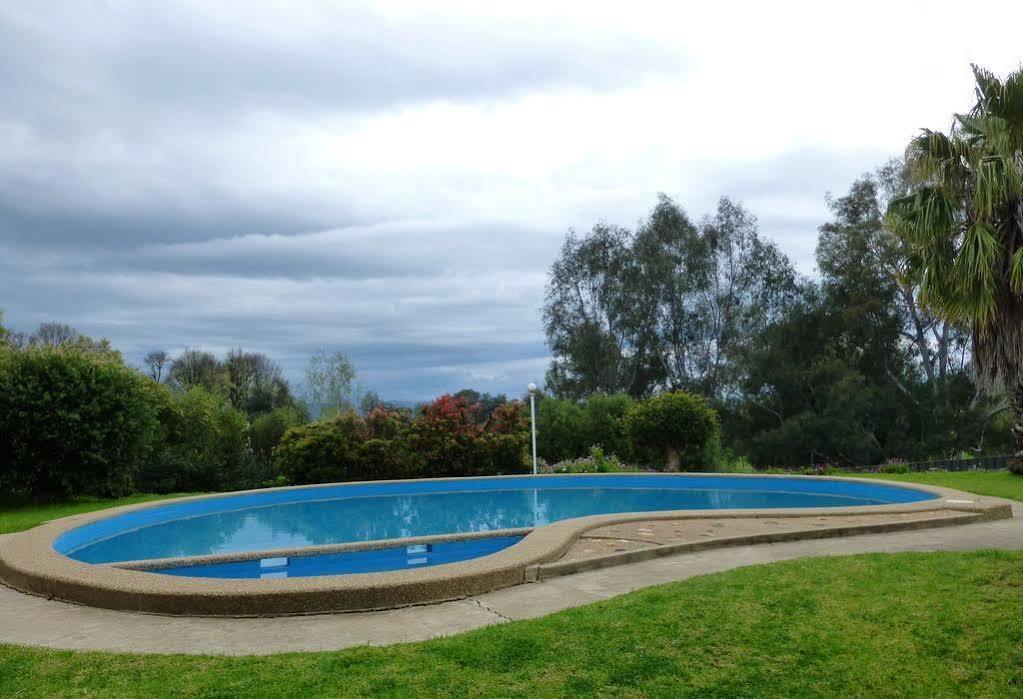 Harriet House Tumut Motel Bagian luar foto